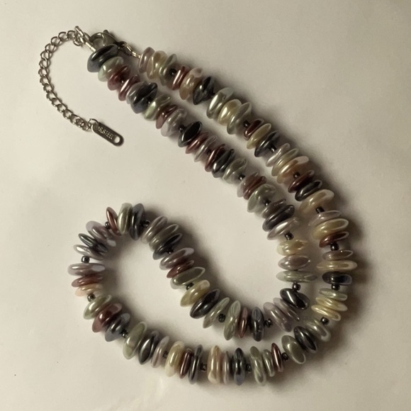 New Shell Pearl Necklace - Picture 6 of 7